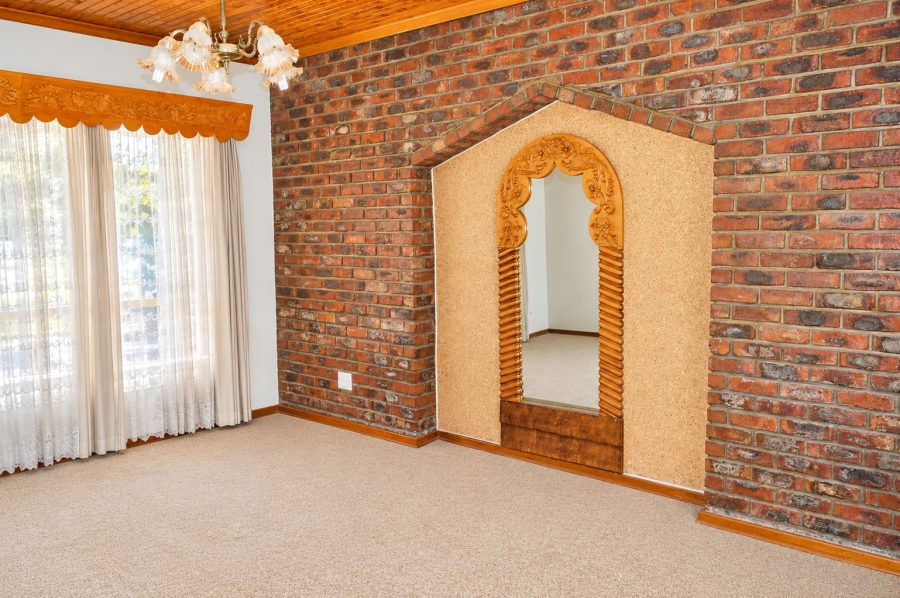 5 Bedroom Property for Sale in La Hoff North West